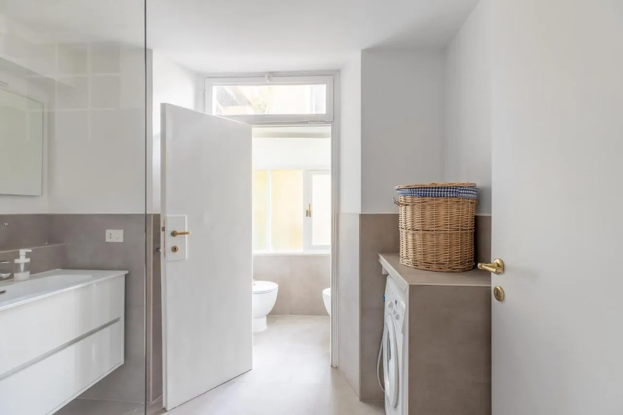 Iflat Elegant Apartment In 18Th Century Palace Rome 0*,